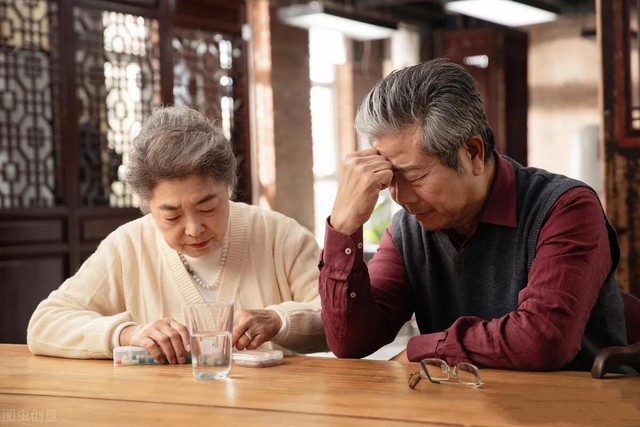 Tȏi 73 tuổi, ngày mai, tȏi vào viện dưỡng lão: Con trai, con dȃu mừng lắm, nghỉ hưu như thḗ, là ᵭiḕu tȏi chẳng ngờ! - Ảnh 1.