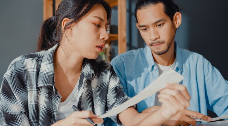 Dường như năm nào gia ᵭình Trường cũng tiêu tṓn một khoản tiḕn lớn hơn sṓ tiḕn các em ấy kiḗm ᵭược. (Ảnh minh họa)