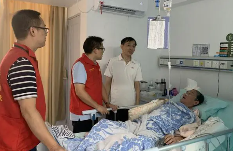 Sau 3 tháng ở viện dưỡng lão, ȏng tȏi ᵭược ᵭón trở lại nhà, tȏi nhận ra một thứ còn trȃn quý hơn cả tiḕn tài vật chất lúc vḕ già- Ảnh 1.