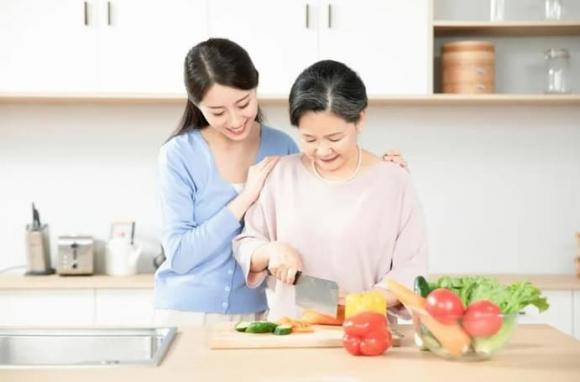 mẹ chȏ̀ng nàng dȃu, con dȃu, mẹ chȏ̀ng